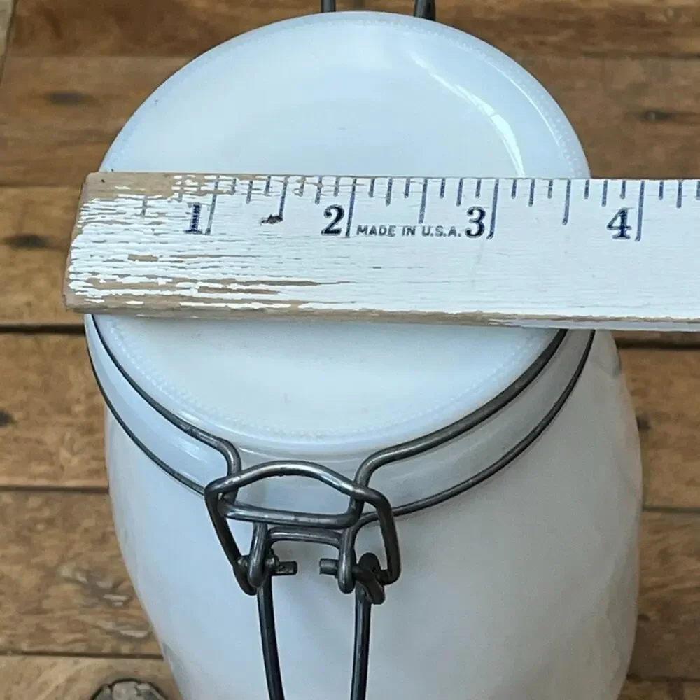 Wheaton White Milk Glass Canister 1.5 L Lidded 9